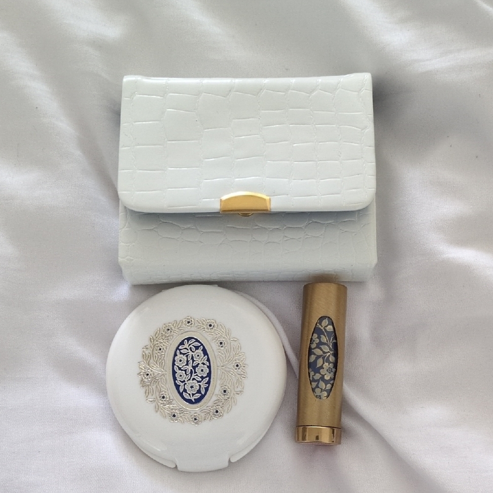 Elegant White Croc-Embossed Women's Bag